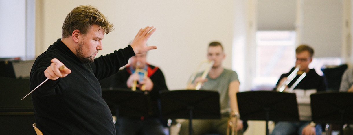 Steffen Wardemann mit Schülern